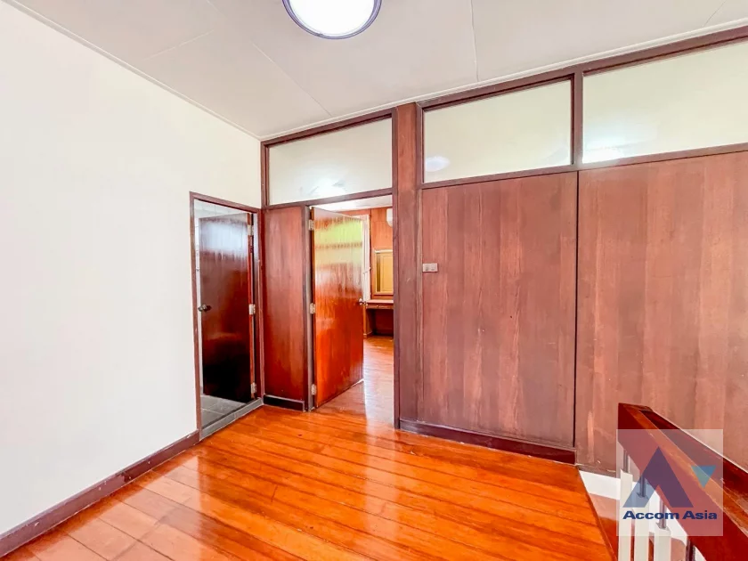11  3 br House for rent and sale in Ploenchit ,Bangkok MRT Lumphini AA46186