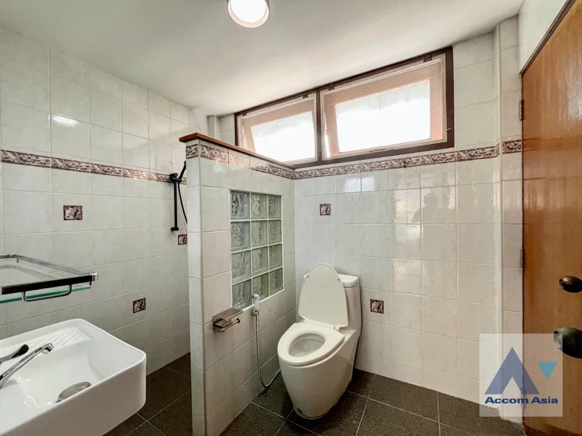 17  3 br House for rent and sale in Ploenchit ,Bangkok MRT Lumphini AA46186