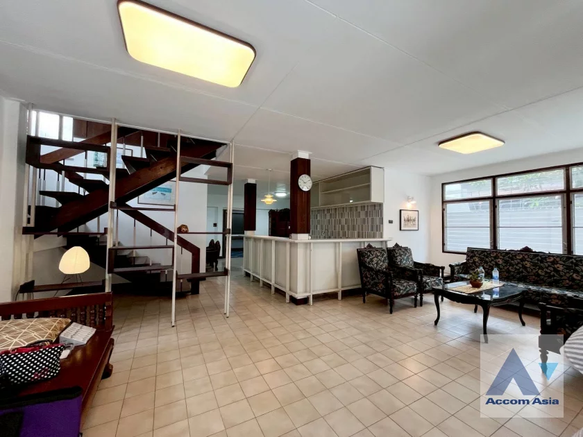 unitPet friendly |  3 Bedrooms  House For Rent & Sale in Ploenchit, Bangkok  near MRT Lumphini (AA46186)