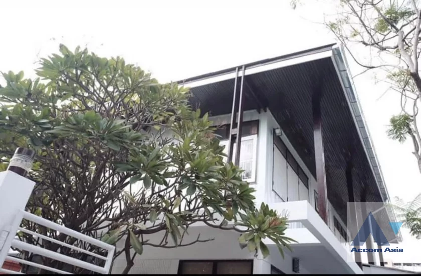 18  3 br House for rent and sale in Ploenchit ,Bangkok MRT Lumphini AA46186