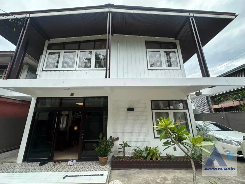  2  3 br House for rent and sale in Ploenchit ,Bangkok MRT Lumphini AA46186
