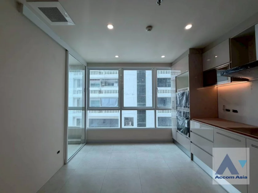 11  3 br Apartment For Rent in Sukhumvit ,Bangkok BTS Asok - MRT Sukhumvit at Serviced Apartment with Park view AA46189