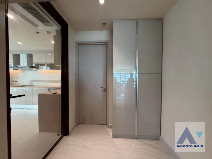 12  3 br Apartment For Rent in Sukhumvit ,Bangkok BTS Asok - MRT Sukhumvit at Serviced Apartment with Park view AA46189