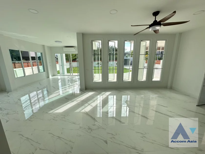  Peaceful Compound House  5 Bedroom for Rent   in Sathorn Bangkok