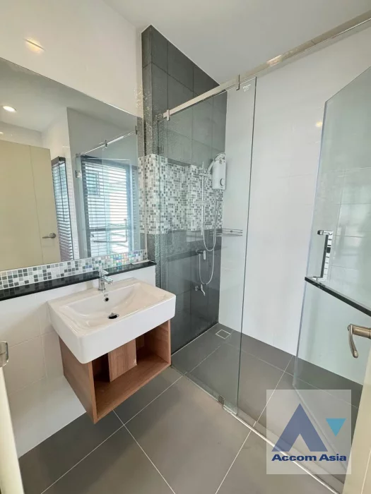 21  3 br Townhouse For Rent in Krungthep Kreetha ,Bangkok  at Newly modern style living place AA46199