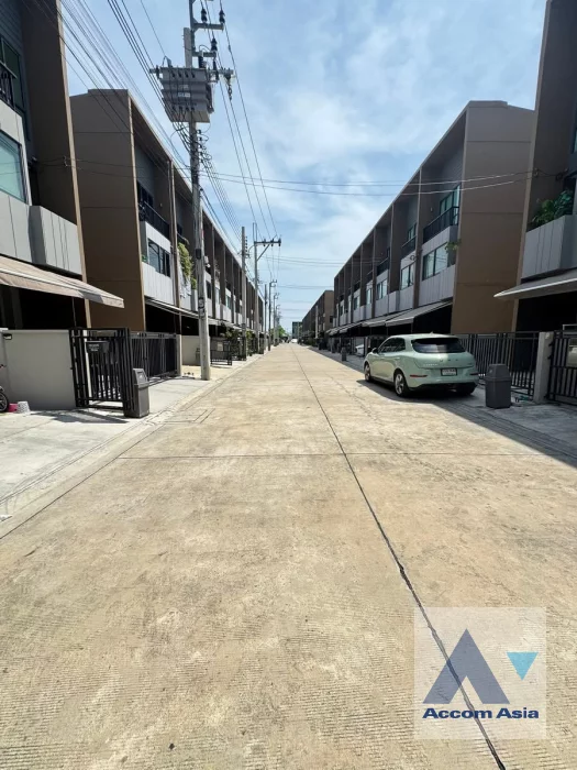 26  3 br Townhouse For Rent in Krungthep Kreetha ,Bangkok  at Newly modern style living place AA46199