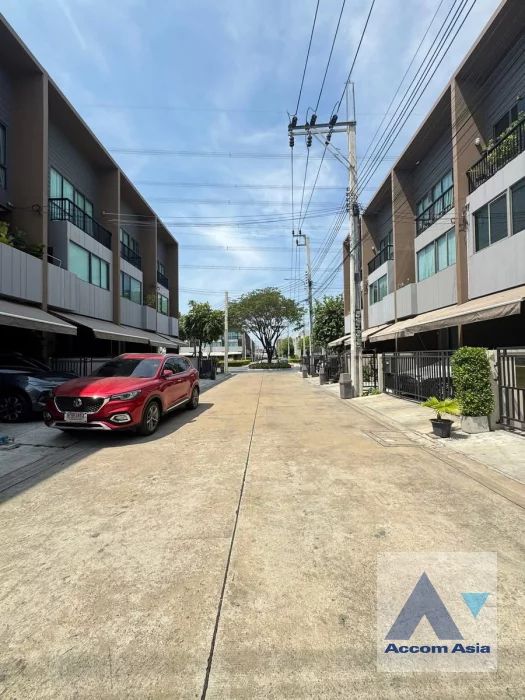 27  3 br Townhouse For Rent in Krungthep Kreetha ,Bangkok  at Newly modern style living place AA46199