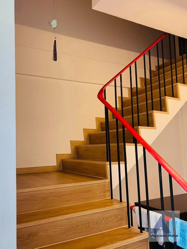 6  6 br Townhouse For Sale in Sukhumvit ,Bangkok  AA46221