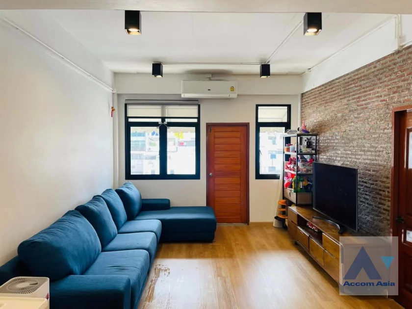  2  6 br Townhouse For Sale in Sukhumvit ,Bangkok  AA46221