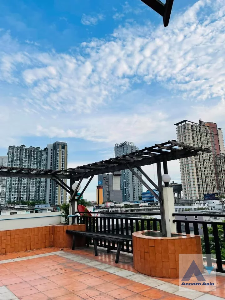 10  6 br Townhouse For Sale in Sukhumvit ,Bangkok  AA46221