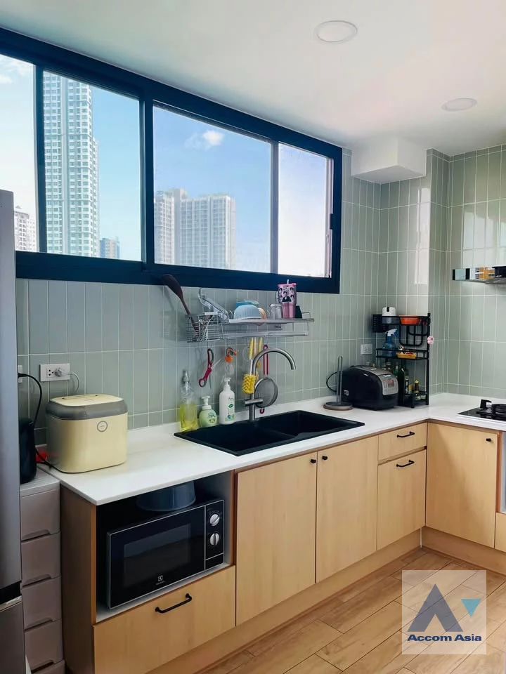 8  6 br Townhouse For Sale in Sukhumvit ,Bangkok  AA46221