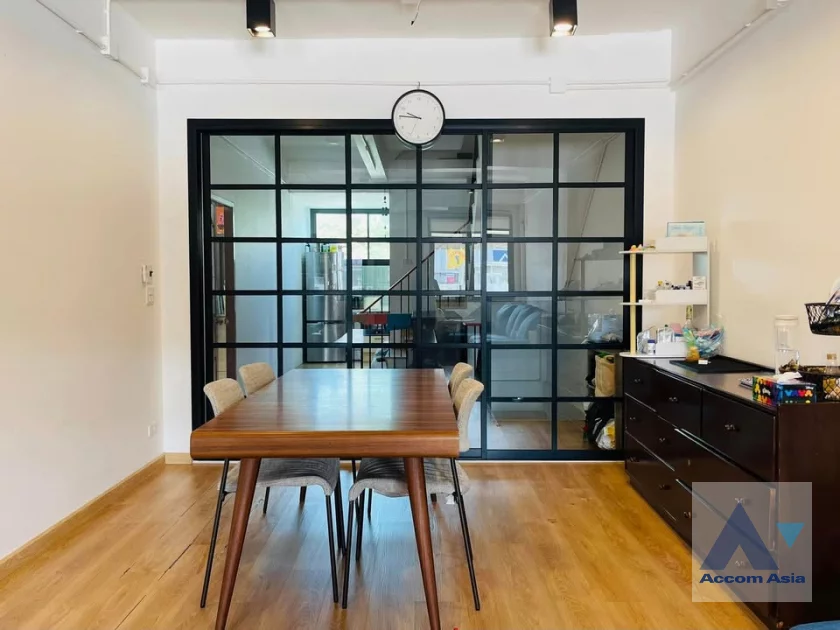  1  6 br Townhouse For Sale in Sukhumvit ,Bangkok  AA46221