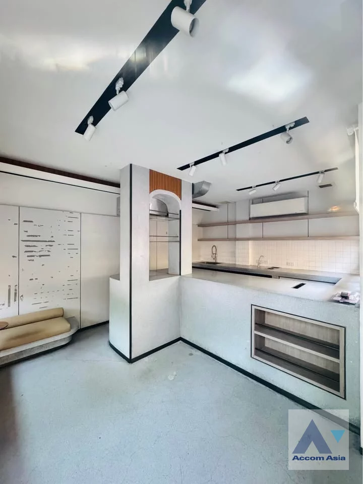  2  1 br Shophouse for rent and sale in Sukhumvit ,Bangkok  AA46251