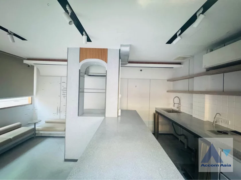 4  1 br Shophouse for rent and sale in Sukhumvit ,Bangkok  AA46251