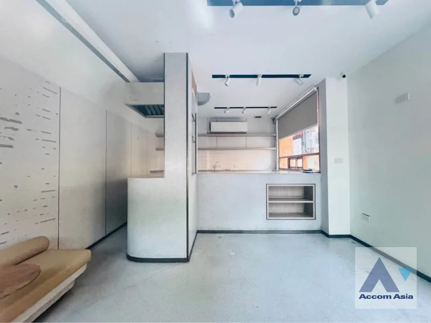 5  1 br Shophouse for rent and sale in Sukhumvit ,Bangkok  AA46251