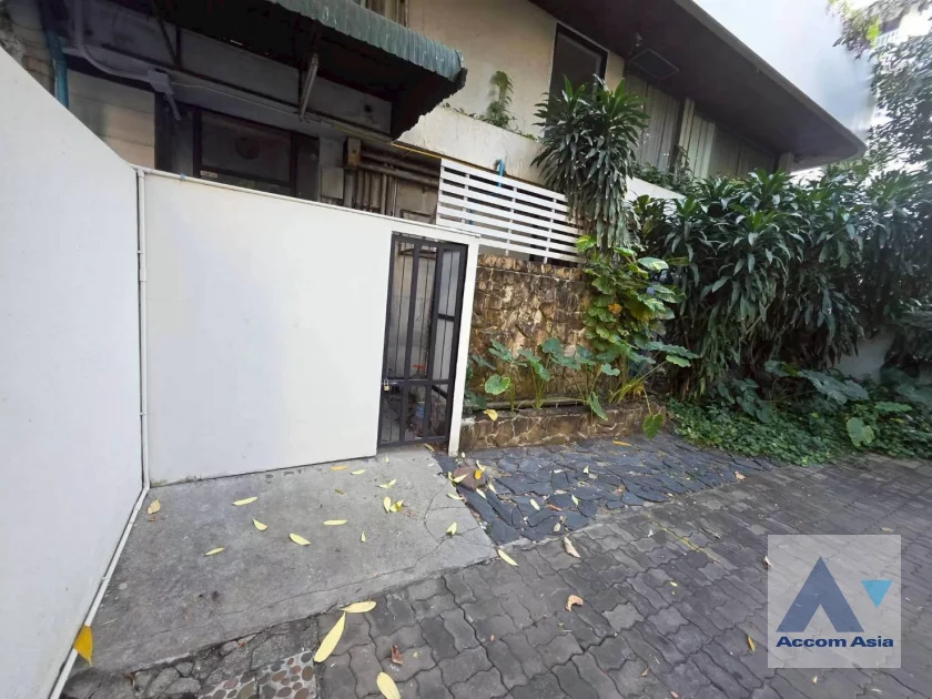5  Land For Rent in Sukhumvit ,Bangkok BTS Phrom Phong AA46254