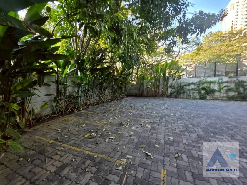 1  Land For Rent in Sukhumvit ,Bangkok BTS Phrom Phong AA46254