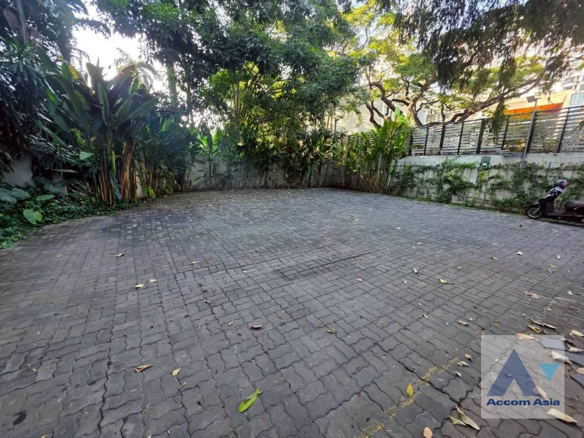  2  Land For Rent in Sukhumvit ,Bangkok BTS Phrom Phong AA46254