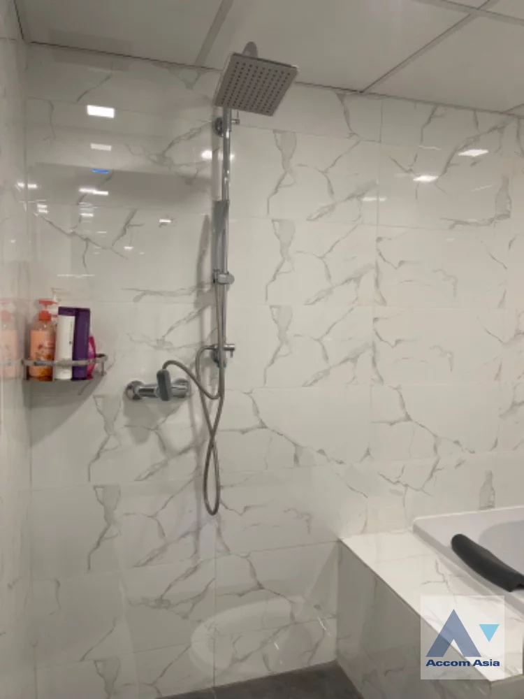 15  3 br Condominium For Rent in Ratchadaphisek ,Bangkok  at Sun Palace AA46257