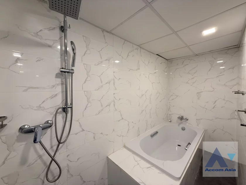 17  3 br Condominium For Rent in Ratchadaphisek ,Bangkok  at Sun Palace AA46257