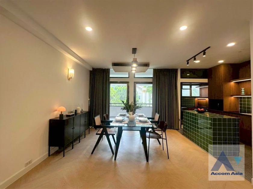  1  2 br Apartment for rent and sale in Sukhumvit ,Bangkok BTS Phrom Phong at Low-rise apartment in the city center AA46258