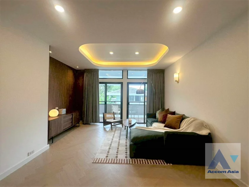  2  2 br Apartment for rent and sale in Sukhumvit ,Bangkok BTS Phrom Phong at Low-rise apartment in the city center AA46258