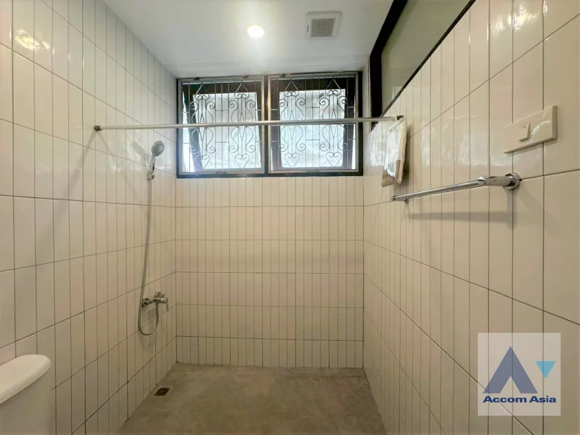 13  2 br Apartment for rent and sale in Sukhumvit ,Bangkok BTS Phrom Phong at Low-rise apartment in the city center AA46258