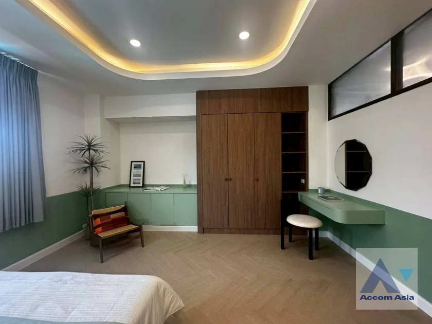 10  2 br Apartment for rent and sale in Sukhumvit ,Bangkok BTS Phrom Phong at Low-rise apartment in the city center AA46258