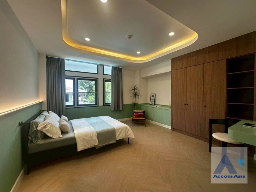8  2 br Apartment for rent and sale in Sukhumvit ,Bangkok BTS Phrom Phong at Low-rise apartment in the city center AA46258