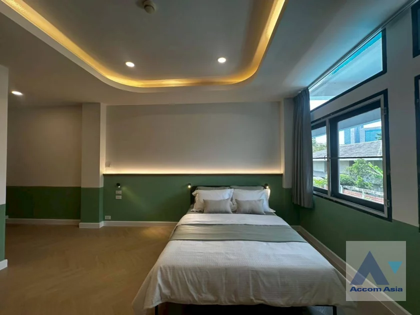 9  2 br Apartment for rent and sale in Sukhumvit ,Bangkok BTS Phrom Phong at Low-rise apartment in the city center AA46258