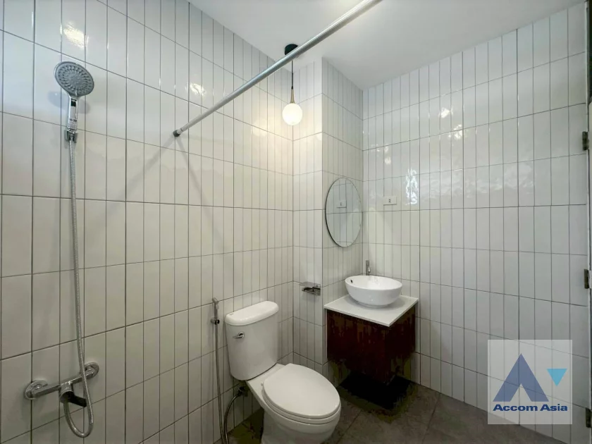 12  2 br Apartment for rent and sale in Sukhumvit ,Bangkok BTS Phrom Phong at Low-rise apartment in the city center AA46258