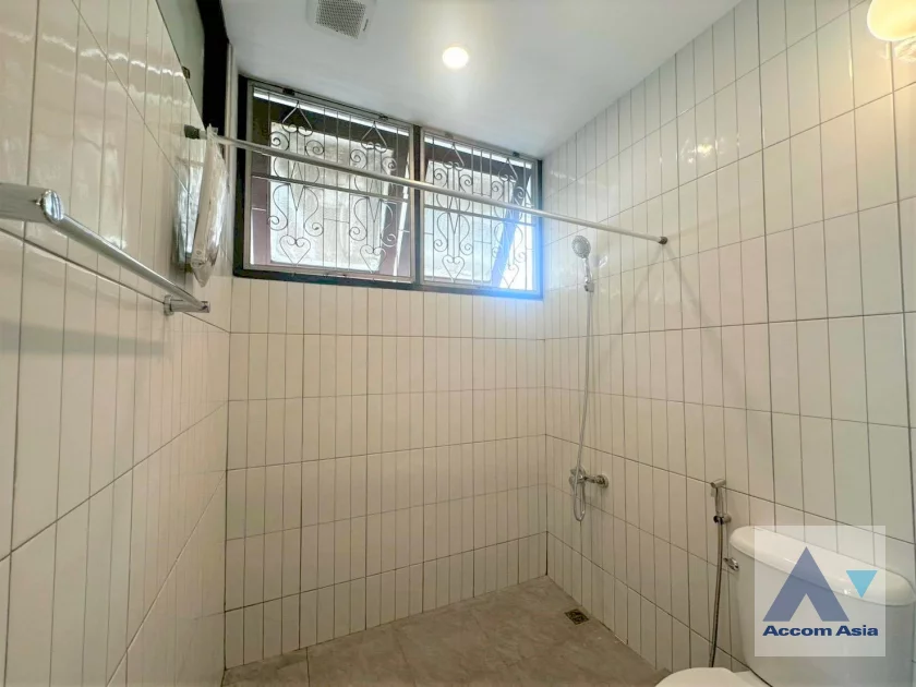 14  2 br Apartment for rent and sale in Sukhumvit ,Bangkok BTS Phrom Phong at Low-rise apartment in the city center AA46258