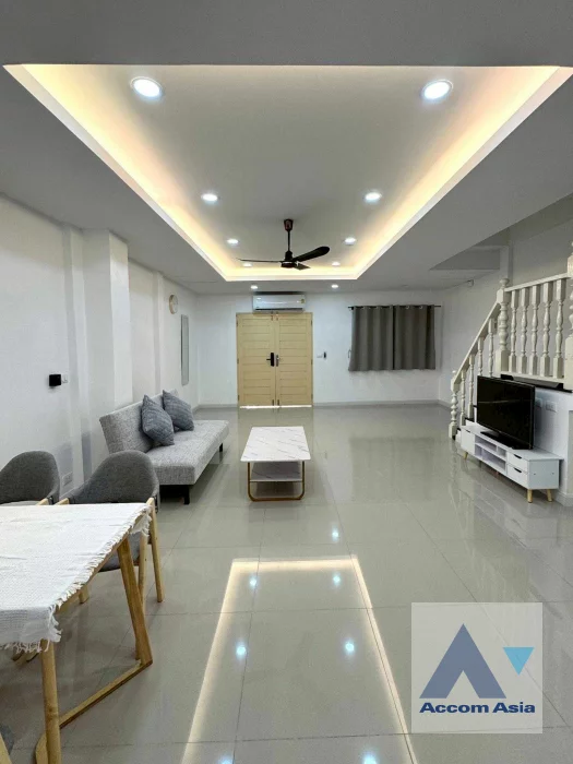  2  2 br Townhouse for rent and sale in Sukhumvit ,Bangkok BTS On Nut AA46261