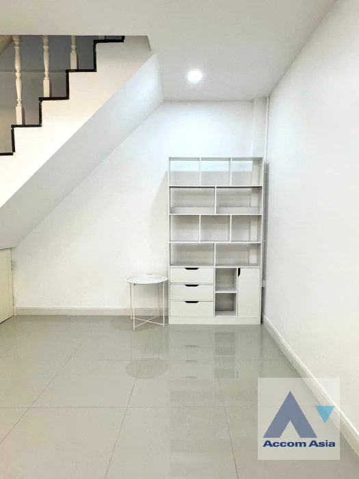 4  2 br Townhouse for rent and sale in Sukhumvit ,Bangkok BTS On Nut AA46261