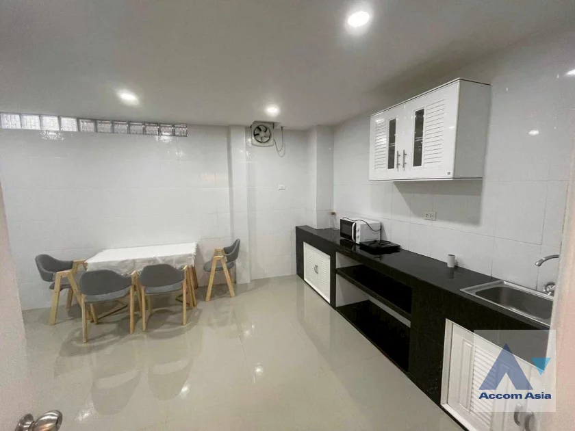  1  2 br Townhouse for rent and sale in Sukhumvit ,Bangkok BTS On Nut AA46261