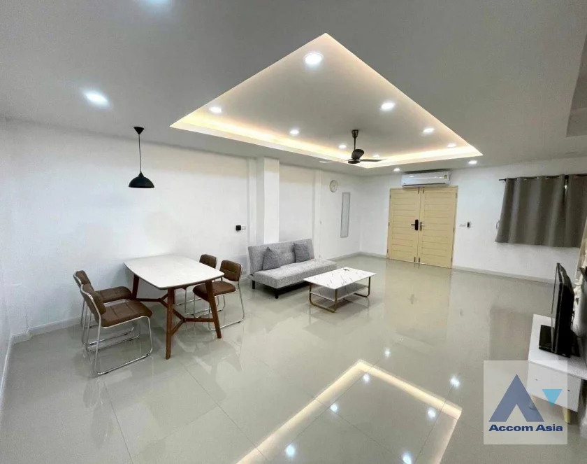  1  2 br Townhouse for rent and sale in Sukhumvit ,Bangkok BTS On Nut AA46261