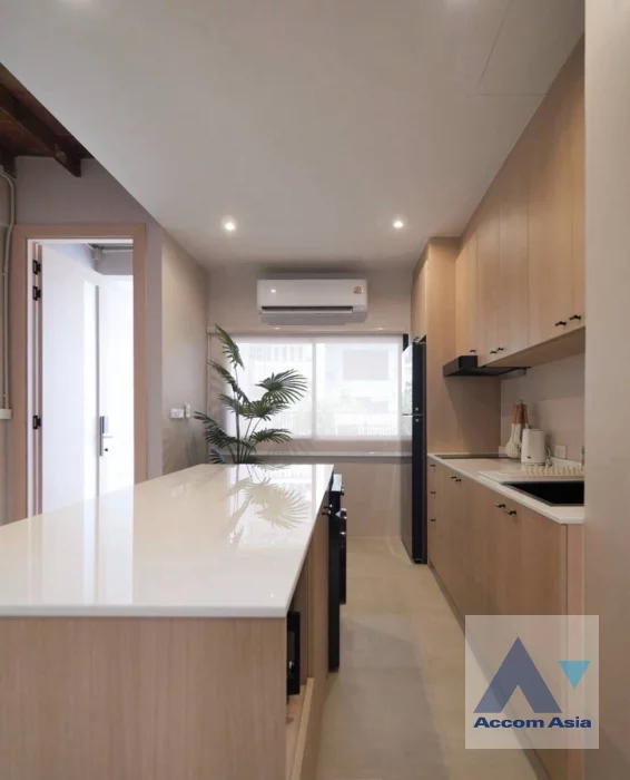7  2 br Townhouse for rent and sale in Sukhumvit ,Bangkok BTS Asok AA46268