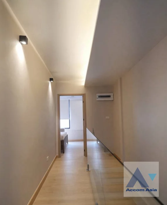 10  2 br Townhouse for rent and sale in Sukhumvit ,Bangkok BTS Asok AA46268