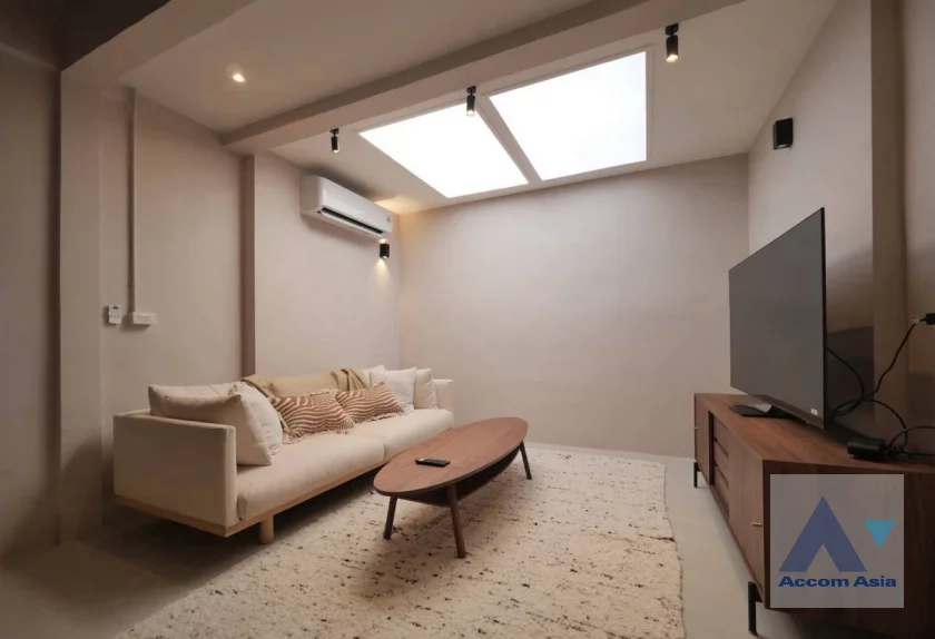  1  2 br Townhouse for rent and sale in Sukhumvit ,Bangkok BTS Asok AA46268
