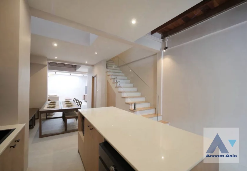  1  2 br Townhouse for rent and sale in Sukhumvit ,Bangkok BTS Asok AA46268