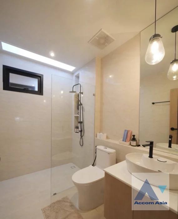 15  2 br Townhouse for rent and sale in Sukhumvit ,Bangkok BTS Asok AA46268
