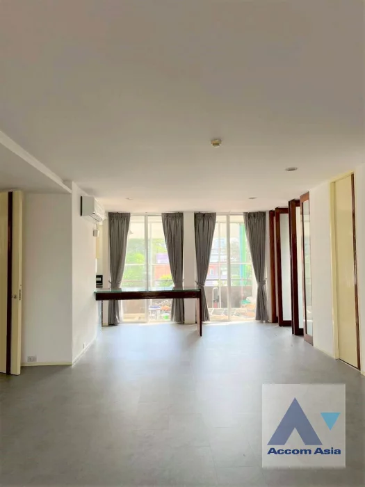  1  3 br Apartment for rent and sale in Sukhumvit ,Bangkok BTS Phrom Phong at Low-rise apartment in the city center AA46273