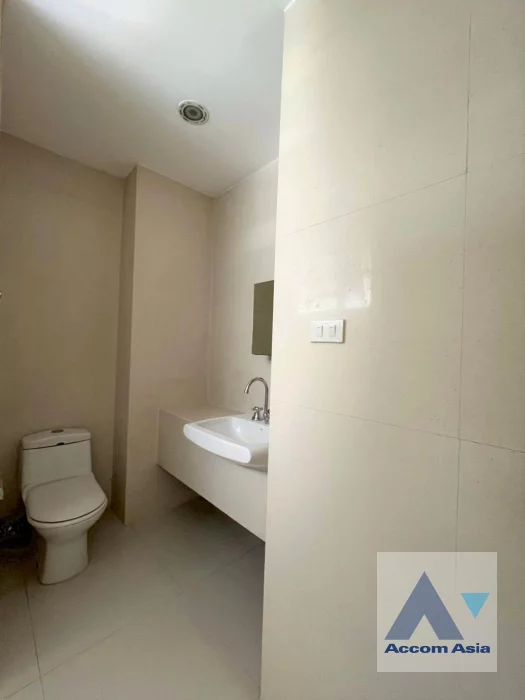 12  3 br Apartment for rent and sale in Sukhumvit ,Bangkok BTS Phrom Phong at Low-rise apartment in the city center AA46273