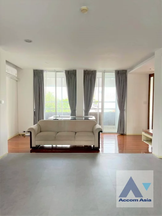  2  3 br Apartment for rent and sale in Sukhumvit ,Bangkok BTS Phrom Phong at Low-rise apartment in the city center AA46273