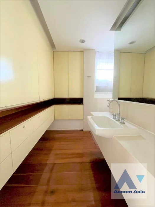 16  3 br Apartment for rent and sale in Sukhumvit ,Bangkok BTS Phrom Phong at Low-rise apartment in the city center AA46273
