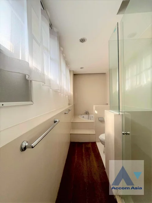 15  3 br Apartment for rent and sale in Sukhumvit ,Bangkok BTS Phrom Phong at Low-rise apartment in the city center AA46273