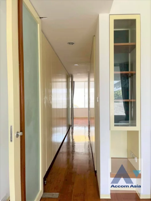 18  3 br Apartment for rent and sale in Sukhumvit ,Bangkok BTS Phrom Phong at Low-rise apartment in the city center AA46273