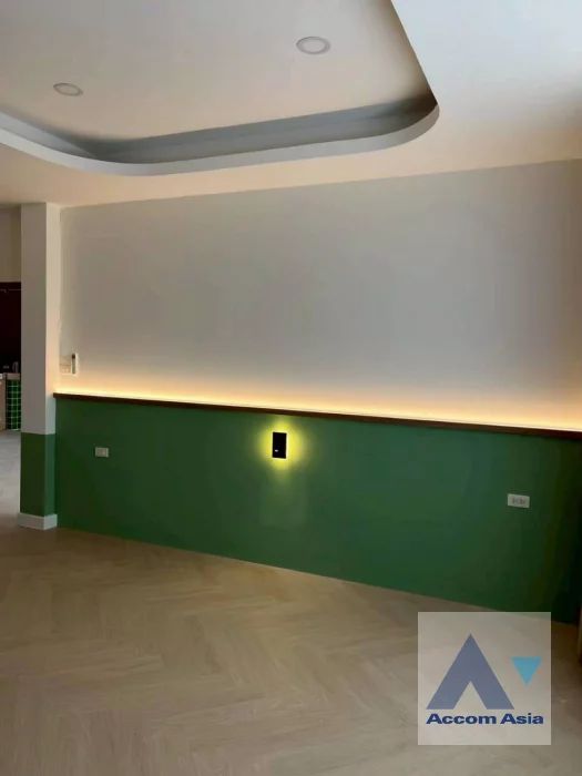 11  2 br Apartment for rent and sale in Sukhumvit ,Bangkok BTS Phrom Phong at Low-rise apartment in the city center AA46274