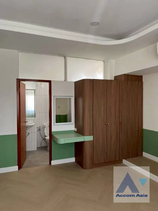 18  2 br Apartment for rent and sale in Sukhumvit ,Bangkok BTS Phrom Phong at Low-rise apartment in the city center AA46274