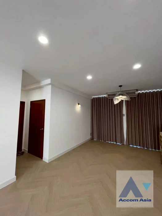 10  2 br Apartment for rent and sale in Sukhumvit ,Bangkok BTS Phrom Phong at Low-rise apartment in the city center AA46274